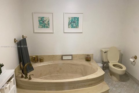 Снять в аренду квартиру в Ки-Бискейн, Флорида 3 спальни, 152.82м2, № 1948390 - фото 25