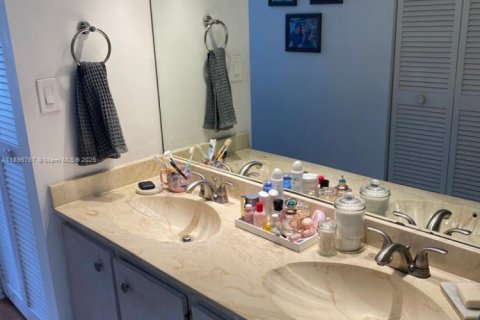 Снять в аренду квартиру в Ки-Бискейн, Флорида 3 спальни, 152.82м2, № 1948390 - фото 15