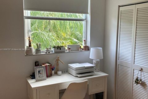 Снять в аренду квартиру в Ки-Бискейн, Флорида 3 спальни, 152.82м2, № 1948390 - фото 17