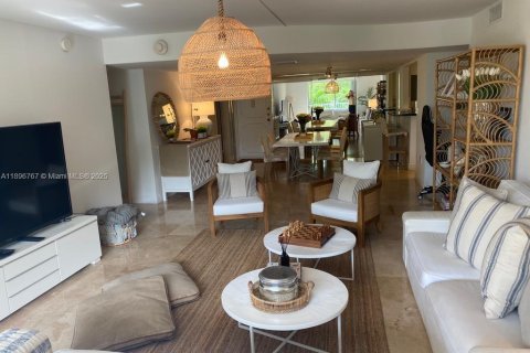 Снять в аренду квартиру в Ки-Бискейн, Флорида 3 спальни, 152.82м2, № 1948390 - фото 1