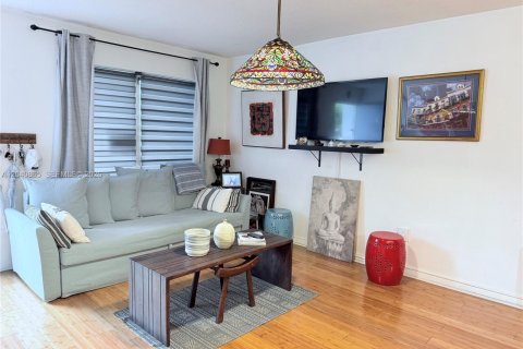 Copropriété à vendre à Bay Harbor Islands, Floride: 1 chambre, 75.25 m2 № 2183823 - photo 4