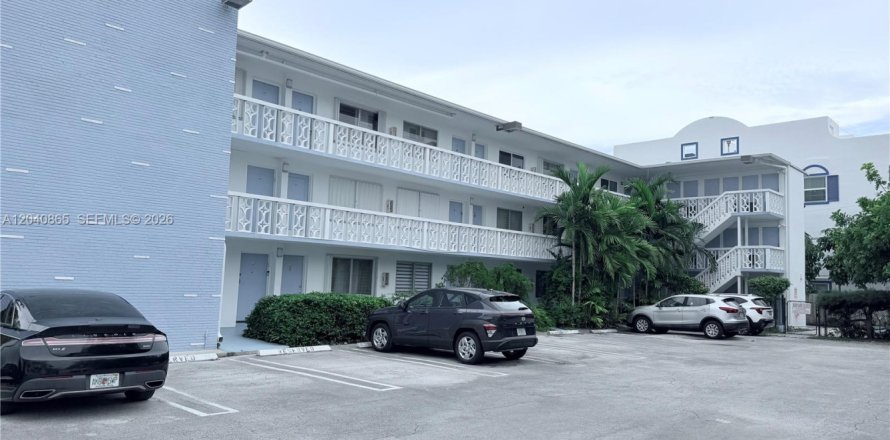 Condo à Bay Harbor Islands, Floride, 1 chambre  № 2183823