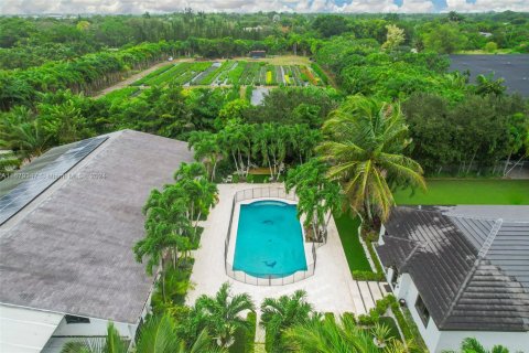 House in Homestead, Florida 6 bedrooms, 516.54 sq.m. № 1754275 - photo 15