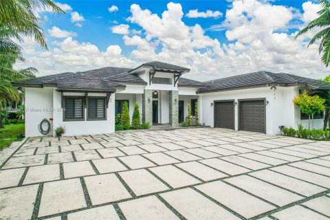 House in Homestead, Florida 6 bedrooms, 516.54 sq.m. № 1754275 - photo 2