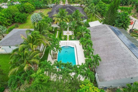 House in Homestead, Florida 6 bedrooms, 516.54 sq.m. № 1754275 - photo 16