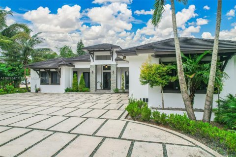 House in Homestead, Florida 6 bedrooms, 516.54 sq.m. № 1754275 - photo 3