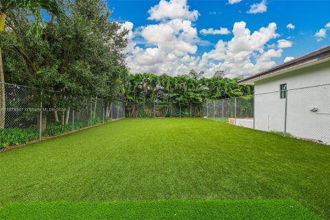 House in Homestead, Florida 6 bedrooms, 516.54 sq.m. № 1754275 - photo 28