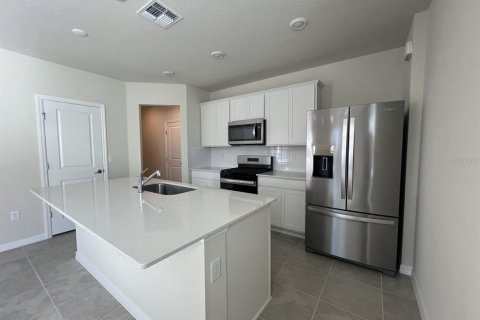 Villa ou maison à louer à Apopka, Floride: 3 chambres, 145.67 m2 № 2296966 - photo 4