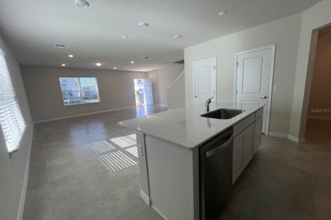 Villa ou maison à louer à Apopka, Floride: 3 chambres, 145.67 m2 № 2296966 - photo 3