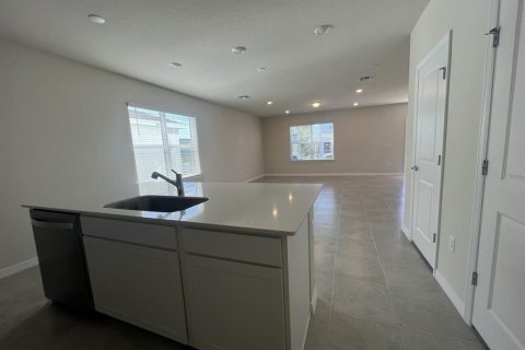 Villa ou maison à louer à Apopka, Floride: 3 chambres, 145.67 m2 № 2296966 - photo 2