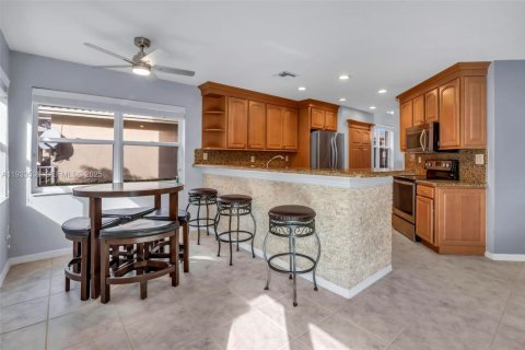 Купить виллу или дом в Пемброк-Пайнс, Флорида 4 спальни, 251.67м2, № 1996506 - фото 9