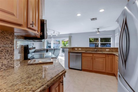 Купить виллу или дом в Пемброк-Пайнс, Флорида 4 спальни, 251.67м2, № 1996506 - фото 8