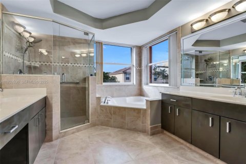 Купить виллу или дом в Пемброк-Пайнс, Флорида 4 спальни, 251.67м2, № 1996506 - фото 22