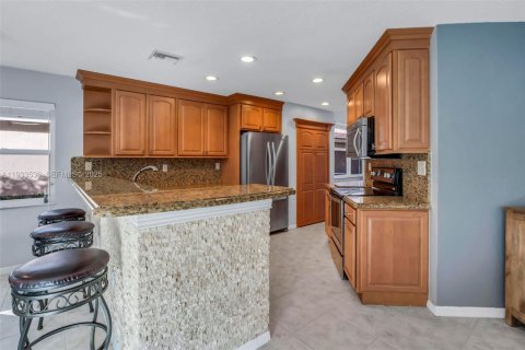 Купить виллу или дом в Пемброк-Пайнс, Флорида 4 спальни, 251.67м2, № 1996506 - фото 10