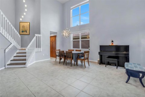 Купить виллу или дом в Пемброк-Пайнс, Флорида 4 спальни, 251.67м2, № 1996506 - фото 4