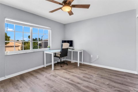 Купить виллу или дом в Пемброк-Пайнс, Флорида 4 спальни, 251.67м2, № 1996506 - фото 29