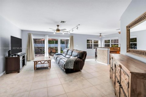 Купить виллу или дом в Пемброк-Пайнс, Флорида 4 спальни, 251.67м2, № 1996506 - фото 14