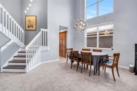 Купить виллу или дом в Пемброк-Пайнс, Флорида 4 спальни, 251.67м2, № 1996506 - фото 7