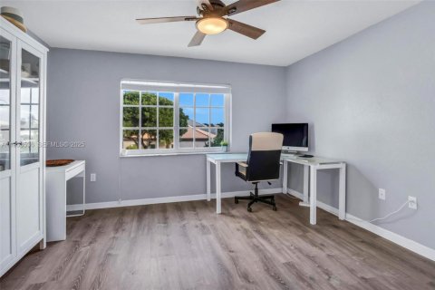 Купить виллу или дом в Пемброк-Пайнс, Флорида 4 спальни, 251.67м2, № 1996506 - фото 30