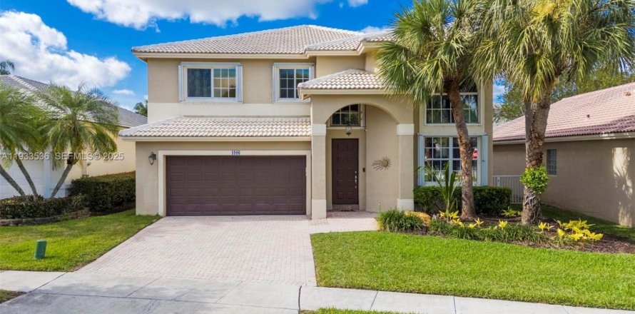 Дом в Пемброк-Пайнс, Флорида 4 спальни, 251.67м2 № 1996506