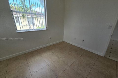 Condo in Homestead, Florida, 3 bedrooms № 1939203 - photo 11