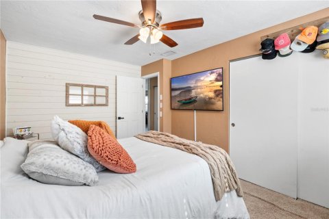House in Saint Petersburg, Florida 3 bedrooms, 154.22 sq.m. № 2236122 - photo 24