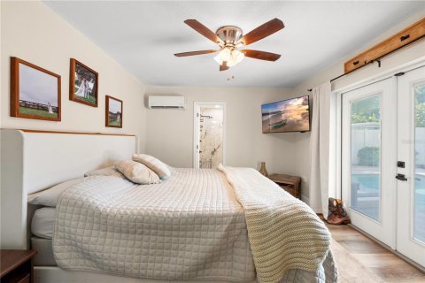 House in Saint Petersburg, Florida 3 bedrooms, 154.22 sq.m. № 2236122 - photo 18