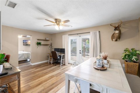 House in Saint Petersburg, Florida 3 bedrooms, 154.22 sq.m. № 2236122 - photo 15