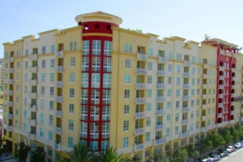 Propiedad comercial en alquiler en West Palm Beach, Florida № 1079488 - foto 1