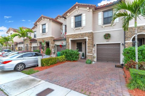 Купить таунхаус в Хомстед, Флорида 3 спальни, 173.73м2, № 2034386 - фото 2