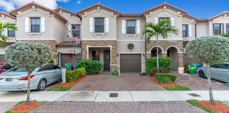 Таунхаус в Хомстед, Флорида 3 спальни, 173.73м2 № 2034386