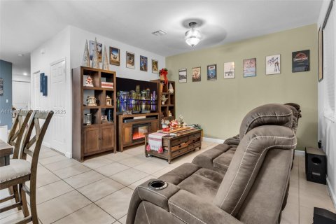 Купить таунхаус в Хомстед, Флорида 3 спальни, 173.73м2, № 2034386 - фото 7