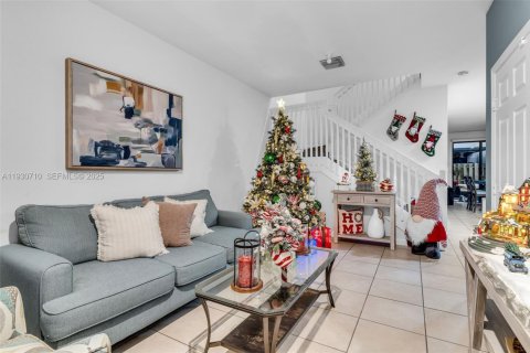 Купить таунхаус в Хомстед, Флорида 3 спальни, 173.73м2, № 2034386 - фото 4