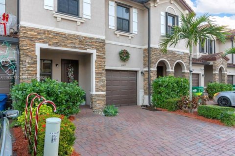 Купить таунхаус в Хомстед, Флорида 3 спальни, 173.73м2, № 2034386 - фото 3