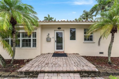 Villa ou maison à louer à Hollywood, Floride: 4 chambres, 173.08 m2 № 2390052 - photo 4