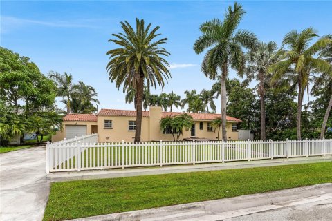 Villa ou maison à louer à Hollywood, Floride: 4 chambres, 173.08 m2 № 2390052 - photo 5