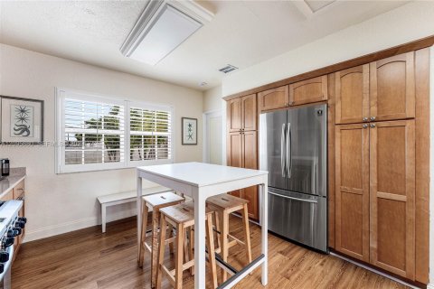 Villa ou maison à louer à Hollywood, Floride: 4 chambres, 173.08 m2 № 2390052 - photo 16