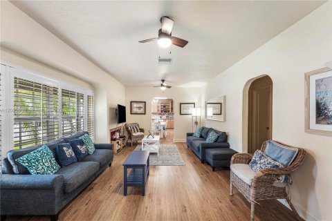 Villa ou maison à louer à Hollywood, Floride: 4 chambres, 173.08 m2 № 2390052 - photo 9