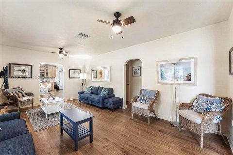 Villa ou maison à louer à Hollywood, Floride: 4 chambres, 173.08 m2 № 2390052 - photo 10