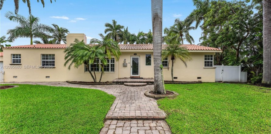 Villa ou maison à Hollywood, Floride 4 chambres, 173.08 m2 № 2390052