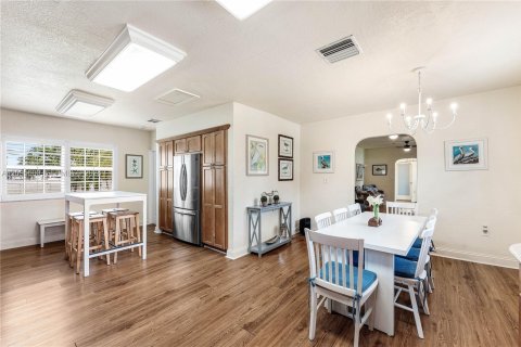 Villa ou maison à louer à Hollywood, Floride: 4 chambres, 173.08 m2 № 2390052 - photo 13