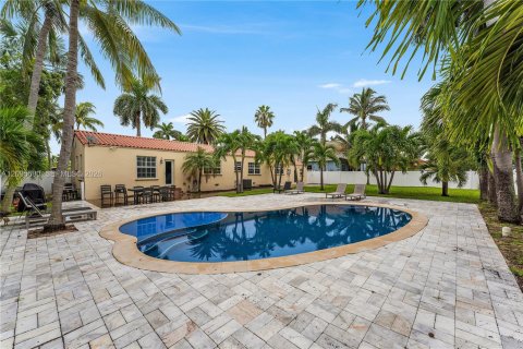 Villa ou maison à louer à Hollywood, Floride: 4 chambres, 173.08 m2 № 2390052 - photo 29