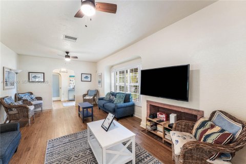 Villa ou maison à louer à Hollywood, Floride: 4 chambres, 173.08 m2 № 2390052 - photo 11