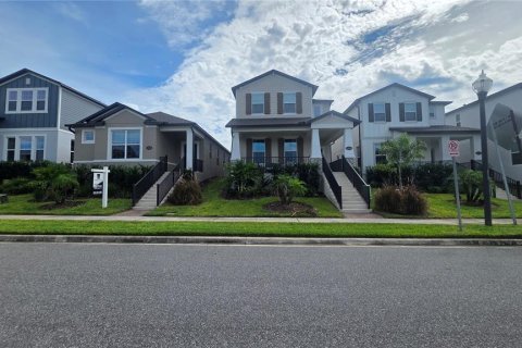 House in Winter Garden, Florida 3 bedrooms, 149.02 sq.m. № 2400388 - photo 2
