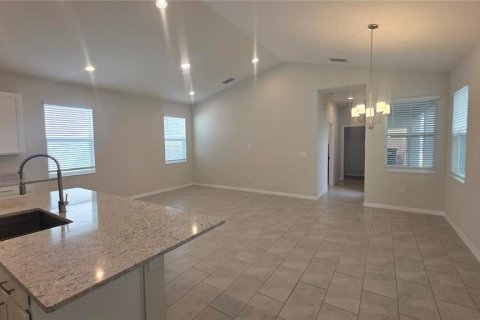 House in Winter Garden, Florida 3 bedrooms, 149.02 sq.m. № 2400388 - photo 12
