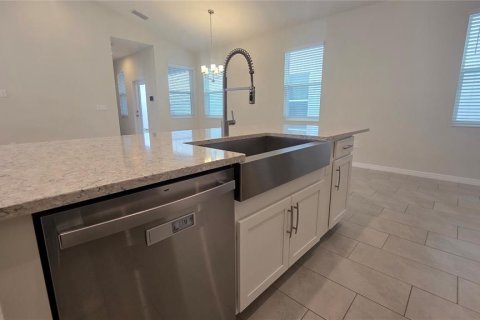 House in Winter Garden, Florida 3 bedrooms, 149.02 sq.m. № 2400388 - photo 27