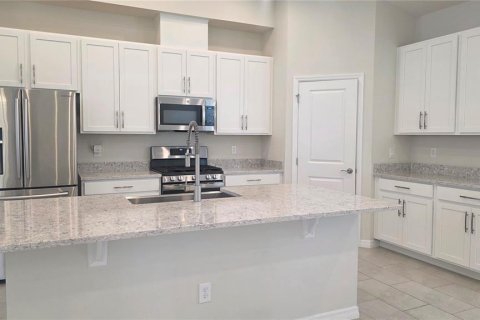 House in Winter Garden, Florida 3 bedrooms, 149.02 sq.m. № 2400388 - photo 13