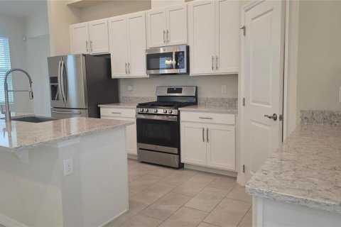 House in Winter Garden, Florida 3 bedrooms, 149.02 sq.m. № 2400388 - photo 15