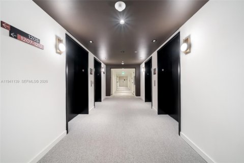 Condo in Miami, Florida, 1 bedroom  № 1997898 - photo 22