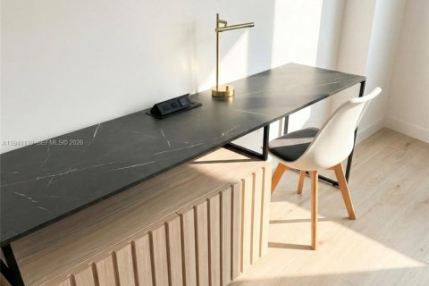 Condo in Miami, Florida, 1 bedroom  № 1997898 - photo 8